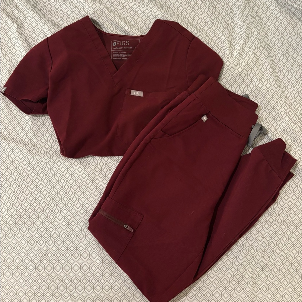 Figs XXS top + XS/P bottom in burgundy